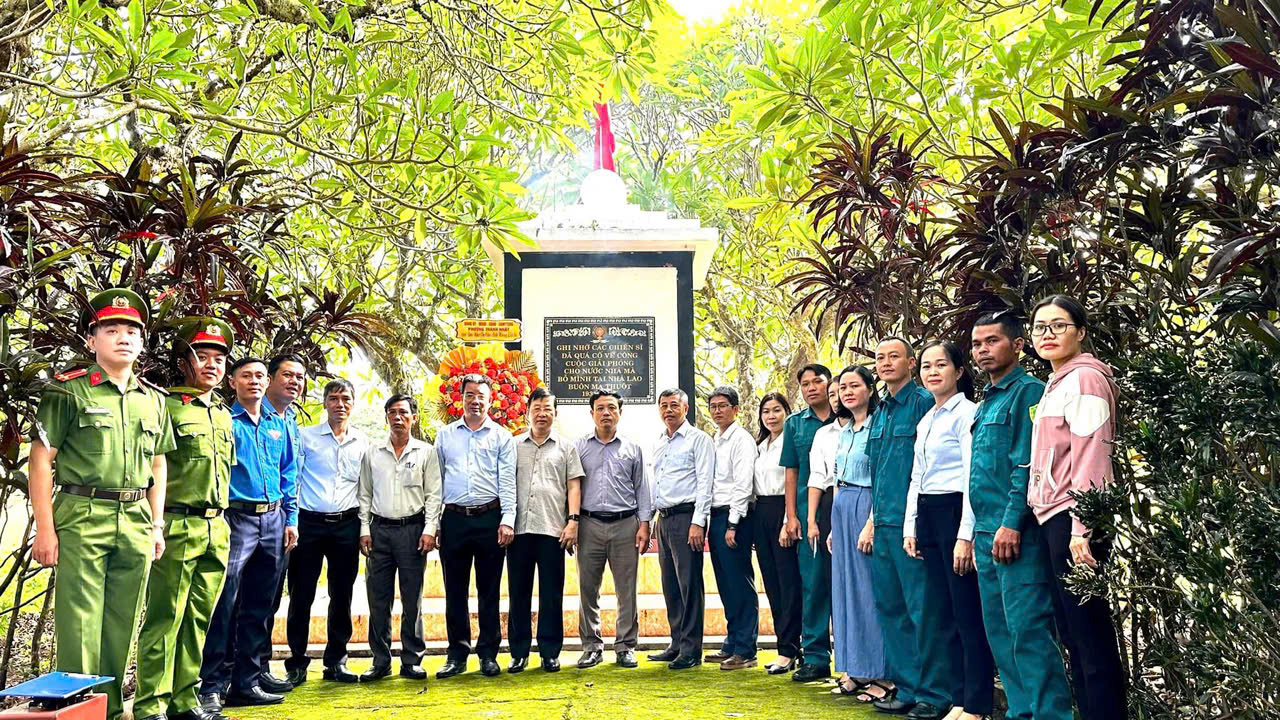 7-23. đoàn vieng
